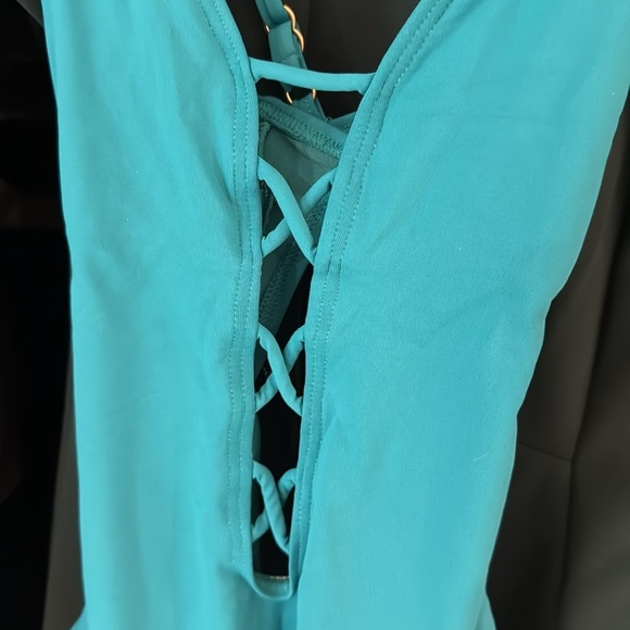 One piece - Picture 3 of 6